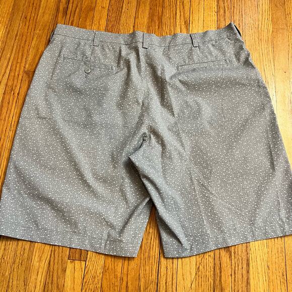 PGA Tour Shorts Mens 38 X9.5 Gray Geometric Performance Golf Chino Polyester - Picture 3 of 10